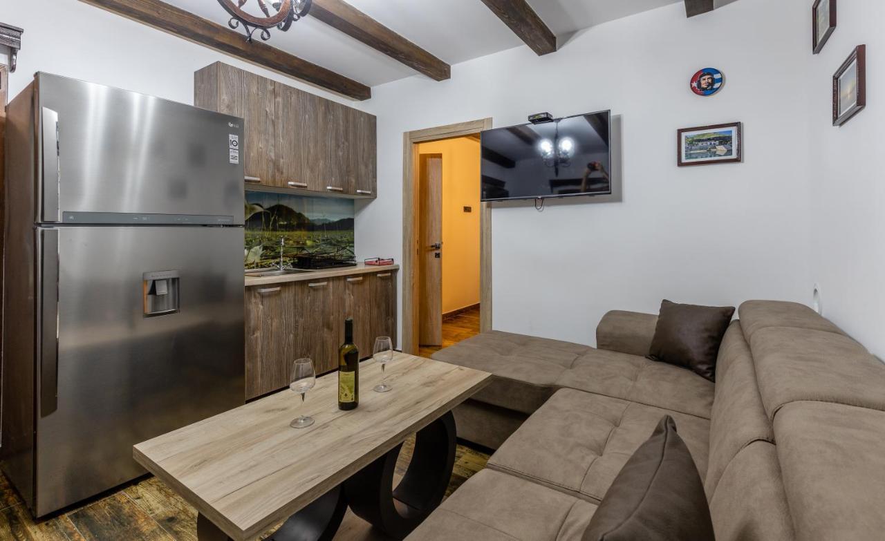 Apartamento Luxury House Lotos Golubovci Exterior foto