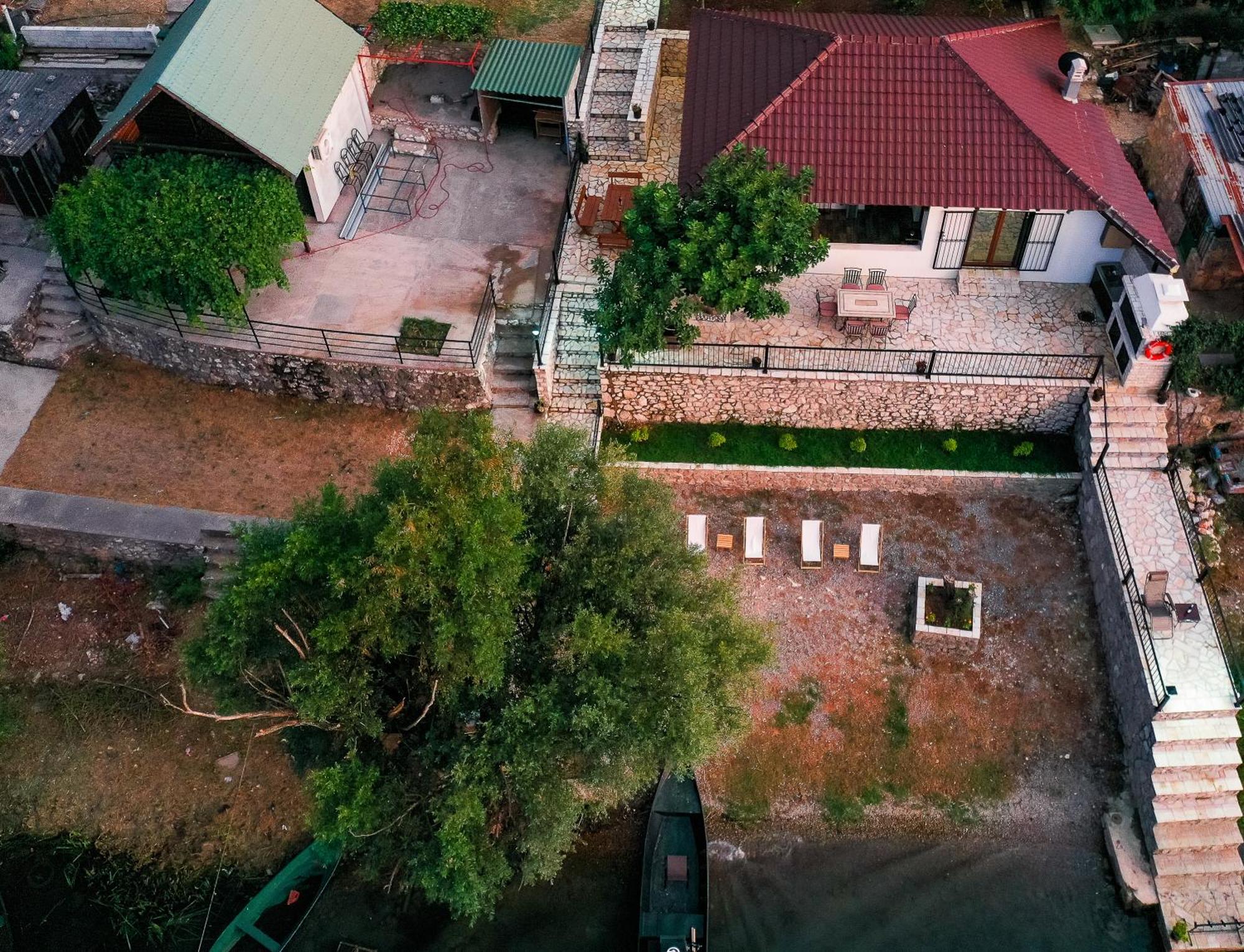 Apartamento Luxury House Lotos Golubovci Exterior foto